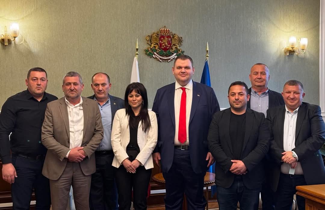 Общински кметове от бастиона на Доган се върнаха в ДПС при Делян Пеевски Общински кметове от бастиона на Доган се върнаха в ДПС при Делян Пеевски