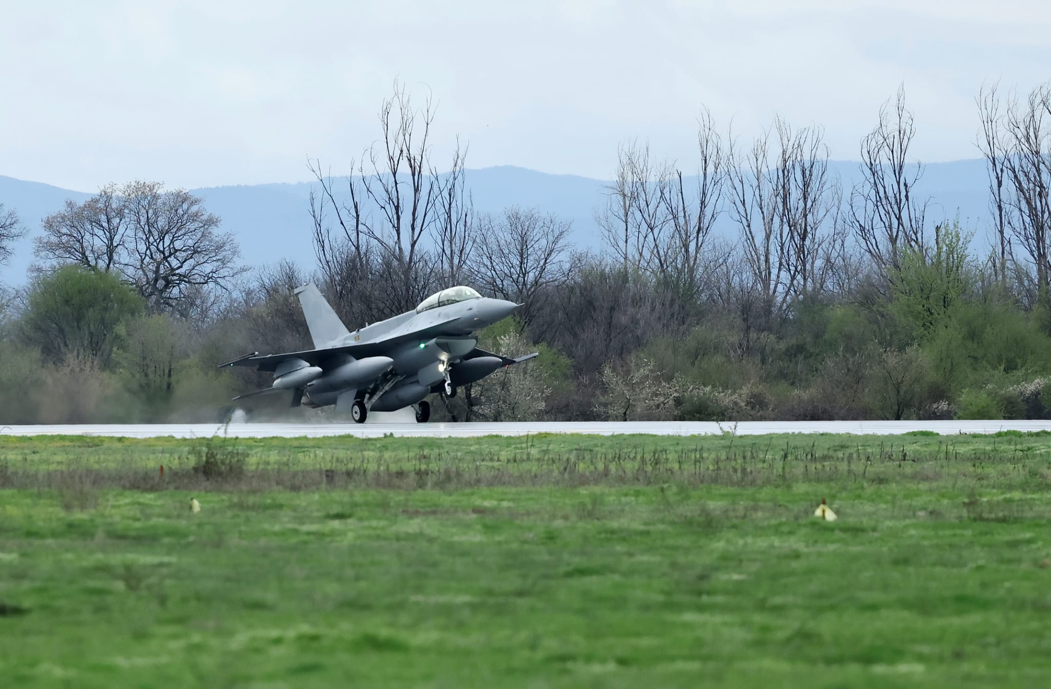 Премиерът Желязков: С получаването на първия изтребител F-16 затвърждаваме стратегическото партньорство между България и САЩ