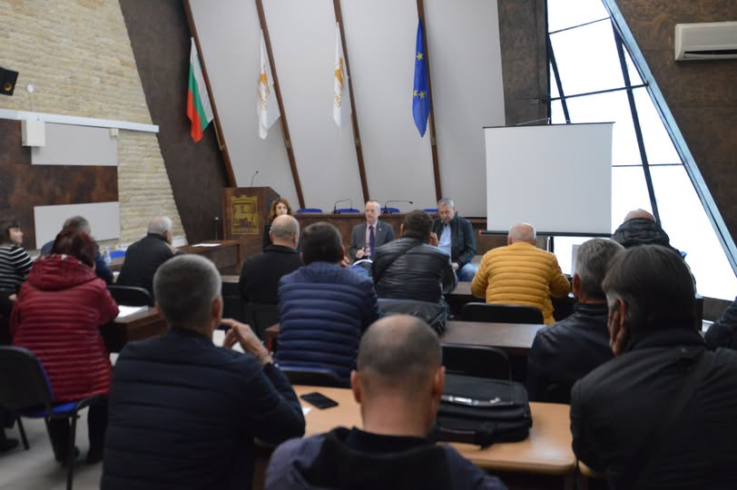 500 000 лв. за профилиране и ремонтиране на уличната мрежа в 25-те села в Благоевградско са заложени в проекта за бюджет за 2025 г. 500 000 лв. за профилиране и ремонтиране на уличната мрежа в 25-те села в Благоевградско са заложени в проекта за бюджет за 2025 г.