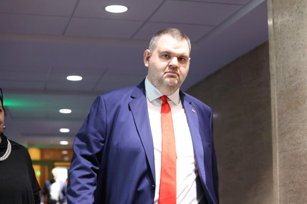 Делян Пеевски: Правителството да започне да събира приходите в бюджета Делян Пеевски: Правителството да започне да събира приходите в бюджета