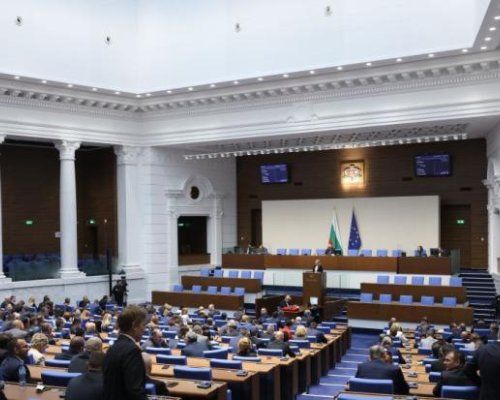 Предварително обречен на провал-вотът на недоверие към кабинета не мина