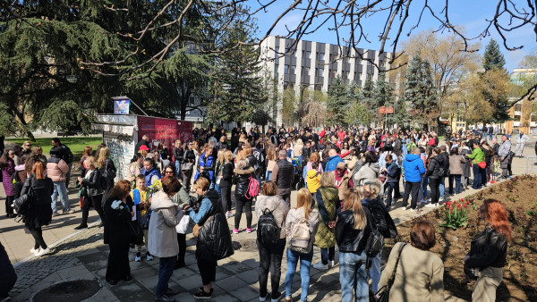 Благоевградчани: Сияна е пример за доброта! Време е депутатите да се събудят