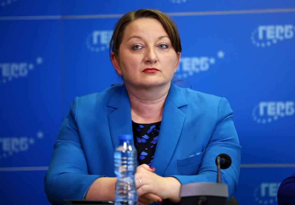 Сачева: Борисов ще реши докога ще е това правителство