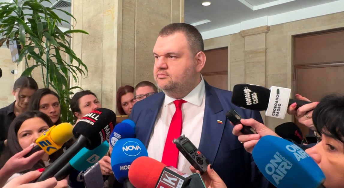 Пеевски: На отговорността и дълга на лекарите, държавата да отговори с достойни възнаграждения! Пеевски: На отговорността и дълга на лекарите, държавата да отговори с достойни възнаграждения!