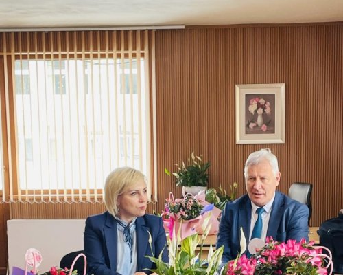 Кметът Красимир Герчев поднесе цветя с огромна благодарност на екипите на МБАЛ Д-р Асен Велев Разлог