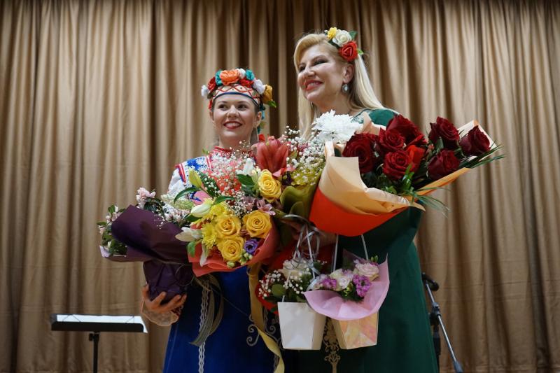 Под мотото Изпращане с песен и обич премина дипломният концерт на възпитаничките на ЮЗУ Нели Николова и Валентина Шерденкова Под мотото Изпращане с песен и обич премина дипломният концерт на възпитаничките на ЮЗУ Нели Николова и Валентина Шерденкова