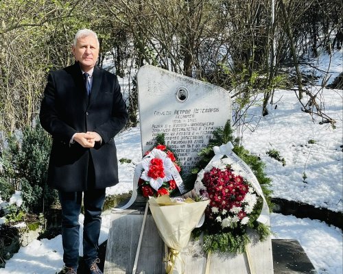 В седмицата, посветена на горите: Разлог почете паметта на Симеон Петеларов-основоположник на залесителните и възстановителни дейности в Разложко