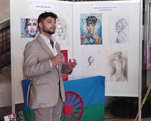 В Дупница откриха изложба ROMANO LULUDI (Ромско цвете) на талантливия млад художник Кристиян Иванов