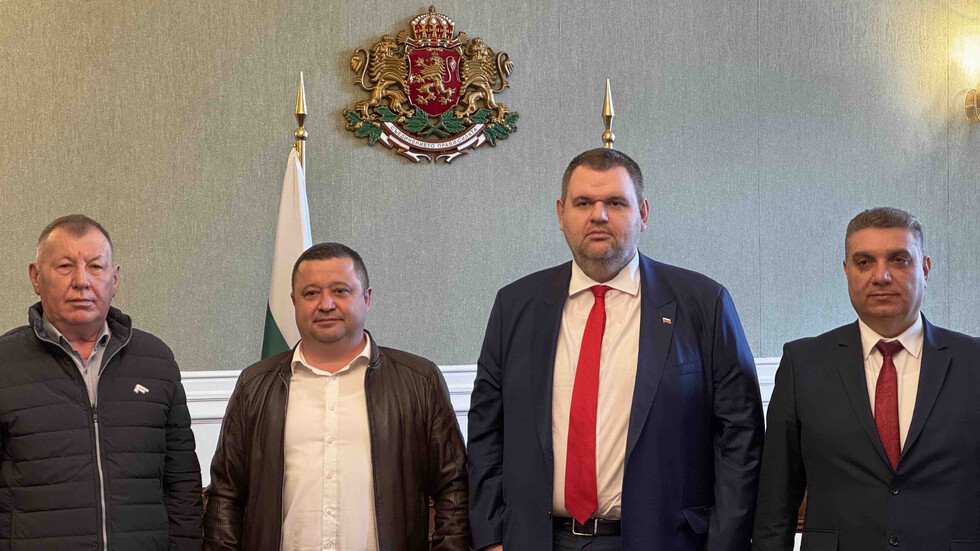 И кмета на Лозница Севгин Шукри се завърна в ДПС при Делян Пеевски И кмета на Лозница Севгин Шукри се завърна в ДПС при Делян Пеевски