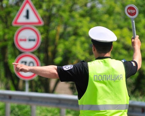 Връщат хранилките: МВР шефът разрешава на катаджиите пак да глобяват на пътя