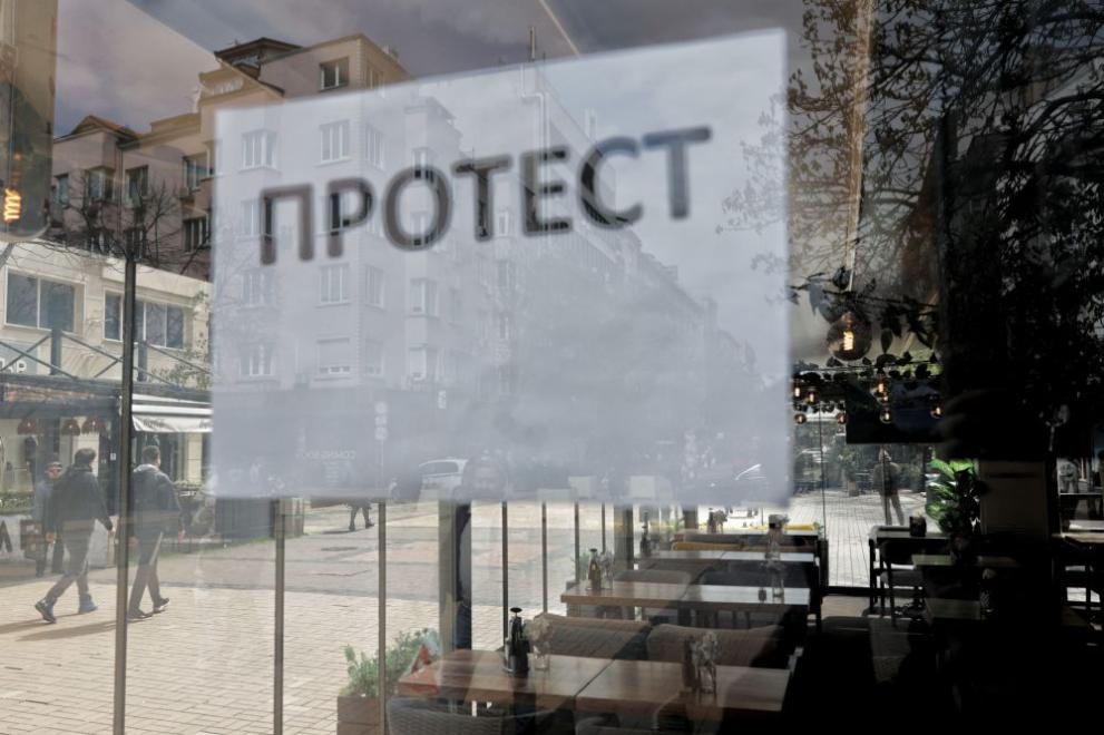 Празни маси и чинии: Заведенията в страната затвориха в знак на протест Празни маси и чинии: Заведенията в страната затвориха в знак на протест