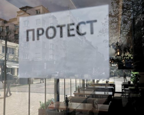 Празни маси и чинии: Заведенията в страната затвориха в знак на протест