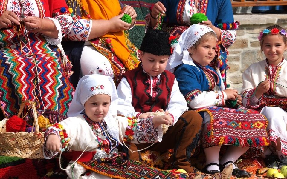 Лазаровден в село Баничан-живата традиция на девическата благословия