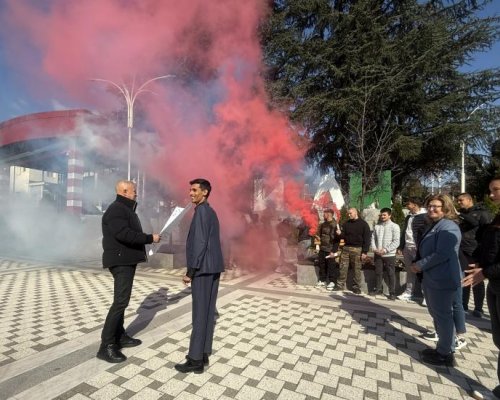 Абитуриенти от Крупник поканиха кмета на Симитли  да реже лентата към дансинга  на бала им