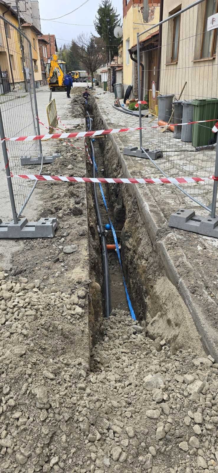 Продължава поетапната подмяна на водопровод и асфалтиране на улици в Разлог Продължава поетапната подмяна на водопровод и асфалтиране на улици в Разлог