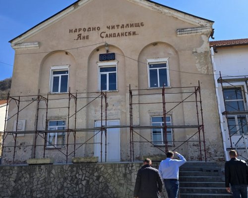 По проект: Община Петрич започна ремонт на НЧ  Яне Сандански  в село Коларово