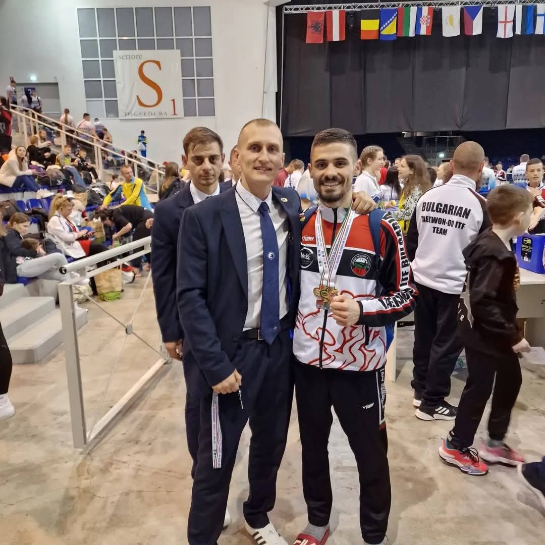 Браво! Състезател на Фолкън дари медал в помощ на болно момче