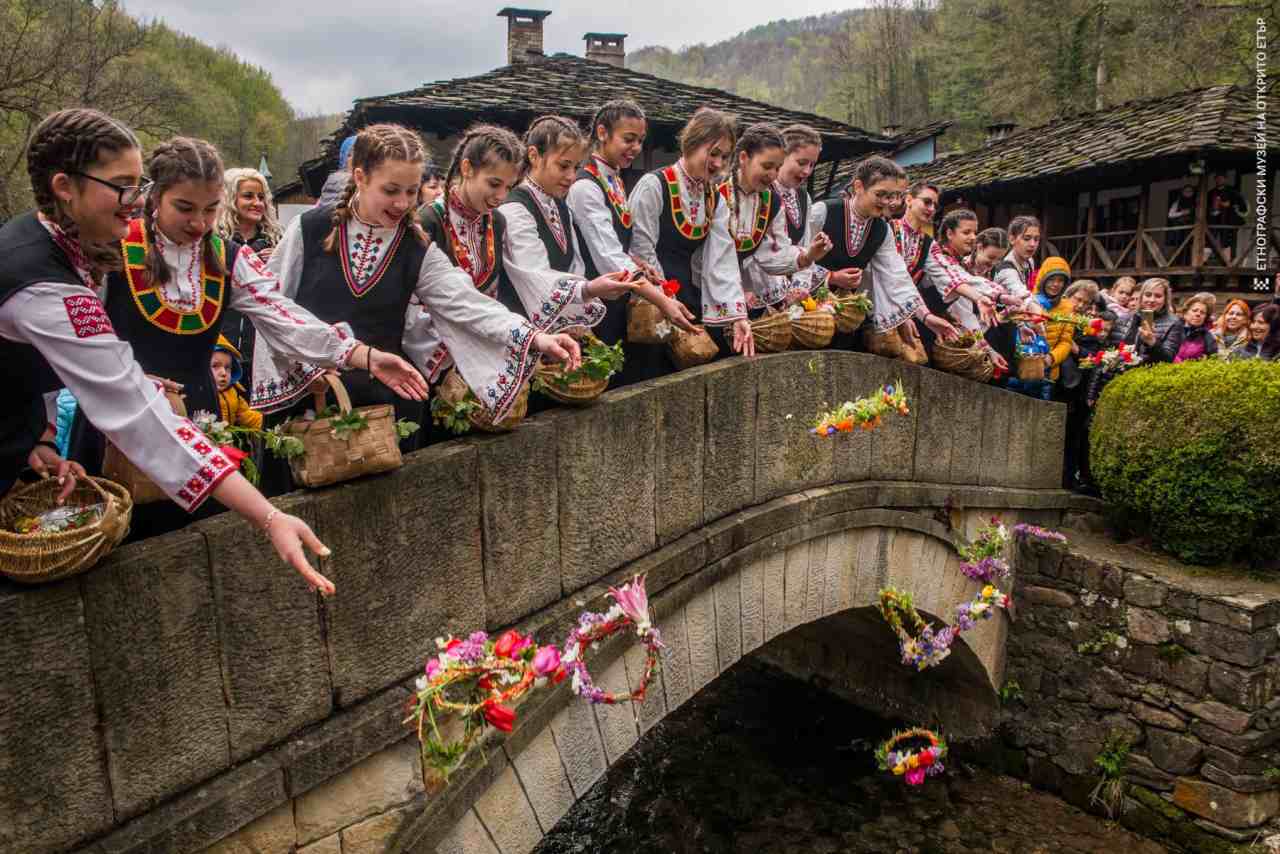 Лазаровден е! Ето какви са обичаите на красивия празник