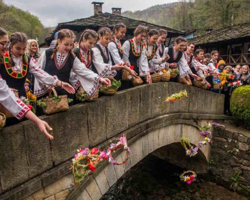 Лазаровден е! Ето какви са обичаите на красивия празник