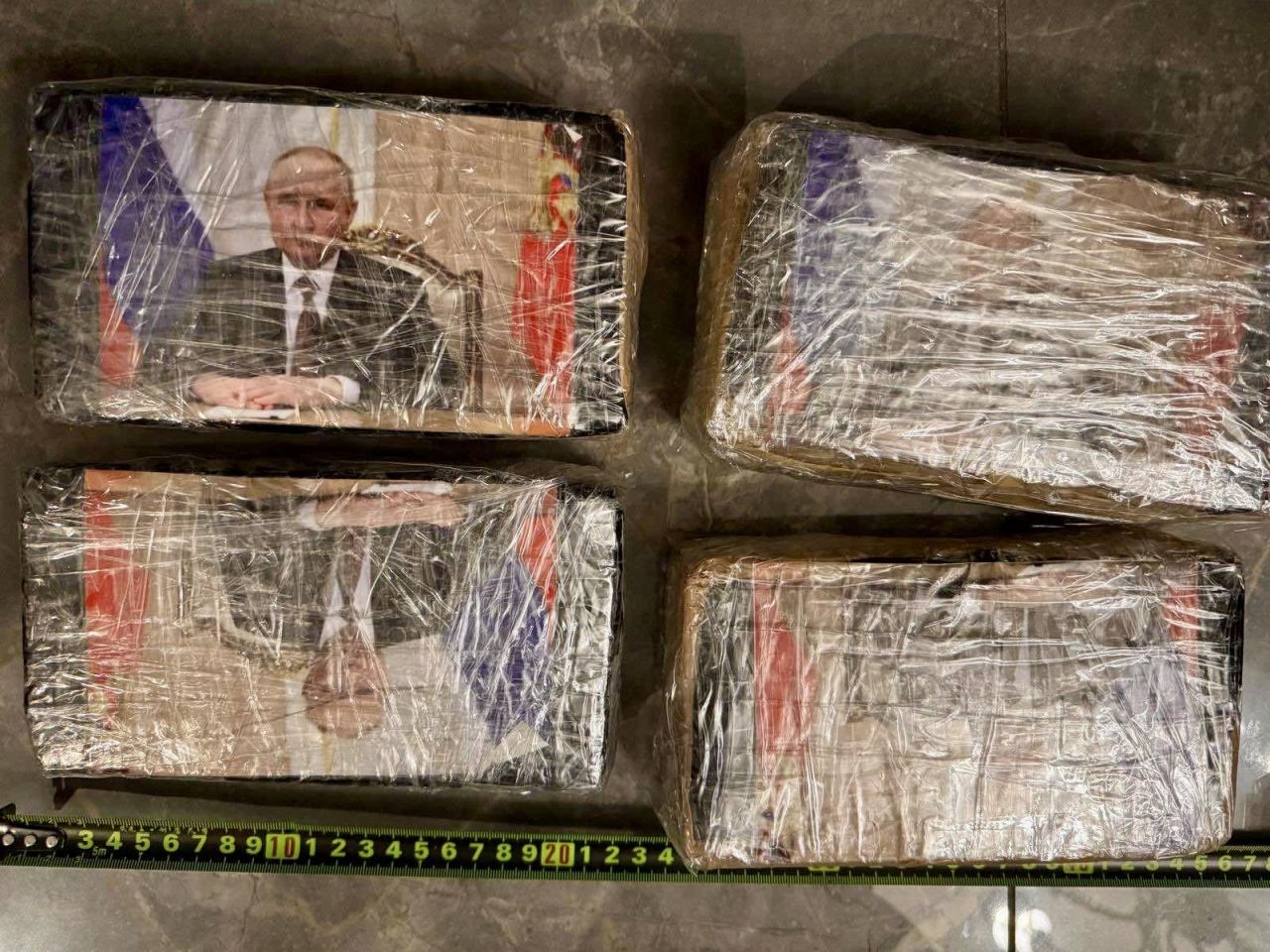 Антимафиотите заловиха кокаин в София, опакован с лика на Путин Антимафиотите заловиха кокаин в София, опакован с лика на Путин