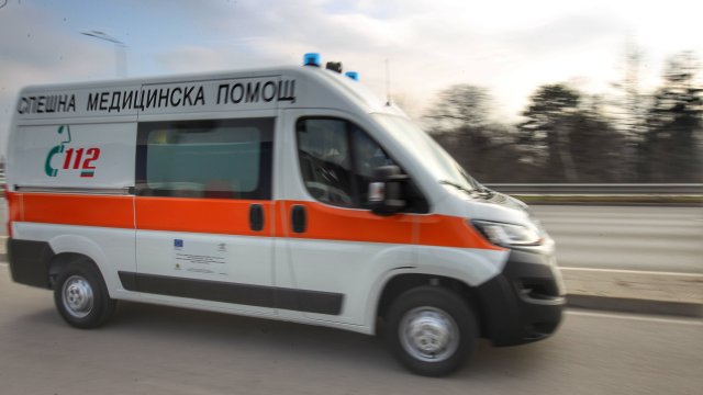 Влак блъсна каруца, 35-годишен мъж е в тежко състояние Влак блъсна каруца, 35-годишен мъж е в тежко състояние