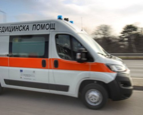 Влак блъсна каруца, 35-годишен мъж е в тежко състояние