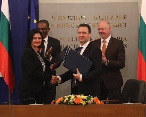 Министър Станков подписа договор с  Шел  за търсене на нефт и газ в Черно море