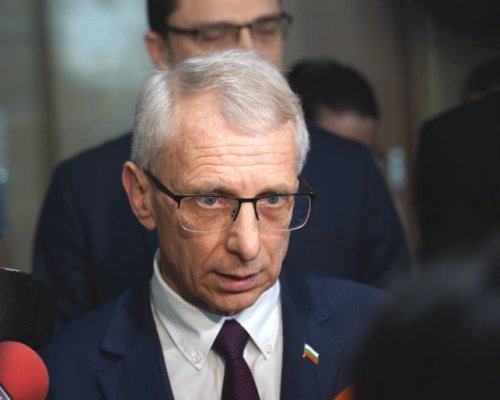 Няма да участваме в гласуването на вота на недоверие, за да подкрепим влизането в еврозоната, каза Николай Денков
