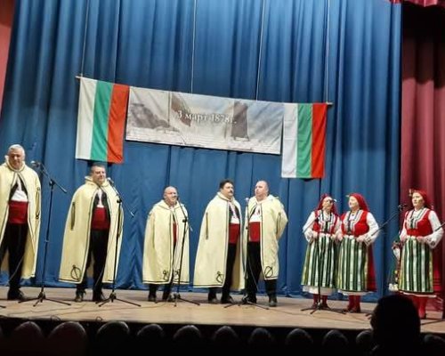 Кметът Радослав Ревански с великденски подарък за жителите и гостите на Белица