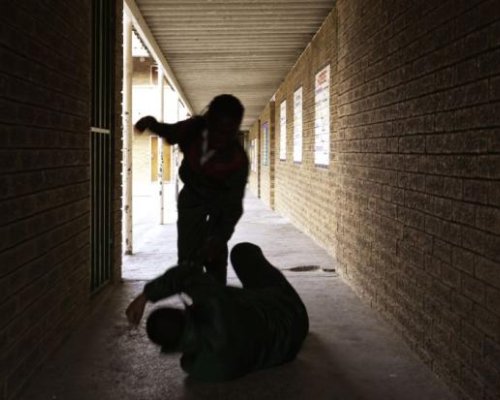 Съблечен и пребит от младежи: Брутален побой над дете в подлез до столично метро