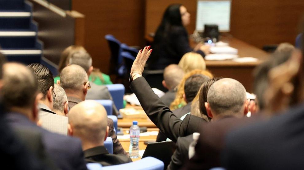 За 90 дни на власт: Кабинетът се изправя за втори път пред вот на недоверие