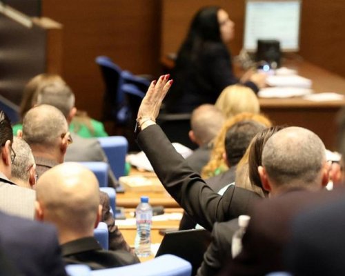 За 90 дни на власт: Кабинетът се изправя за втори път пред вот на недоверие