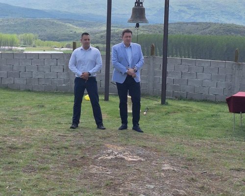 В навечерието на Великден: Осветиха нова камбана на храм  Св. Атанасий  в с. Генерал Тодоров