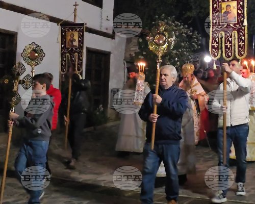 Множество вярващи от Благоевград се включиха в литийно шествие с плащаницата