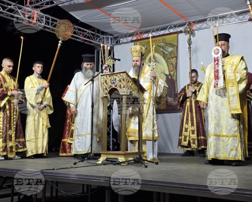 Хиляди вярващи посрещнаха Възкресение Христово в Гоце Делчев с думите: Христос воскресе!