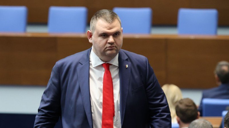 Пеевски: Напусна ни папата на хората