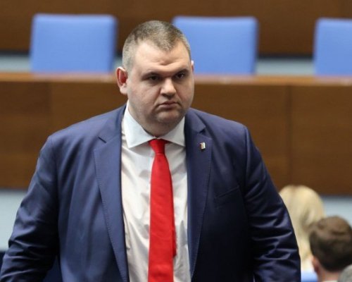Пеевски: Напусна ни папата на хората