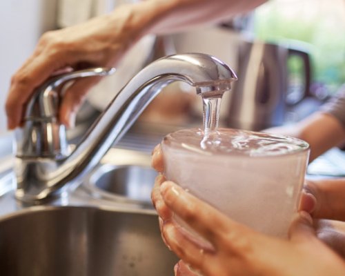 РЗИ и ВиК проверяват дали водата е причина за масови стомашни разстройства в Банско