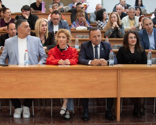 Губернаторът на Пиринско Георги Динев бе сред официалните гости на церемония по връчване на дипломите на завършилите студенти в Стопанския факултет