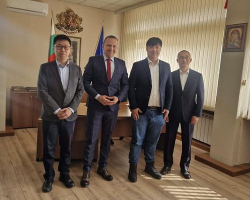 Областният управител Георги Динев проведе работна среща с представители на сингапурската компания CNE