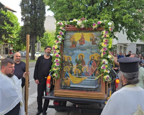 Стотици посрещнаха чудотворната икона на Света Богородица  Св. Пояс  в Сандански