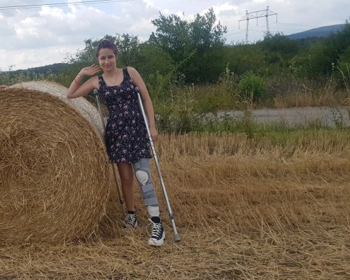 ЗОВ ЗА ПОМОЩ! 15-годишнaта Лили се нуждае от спешна животоспасяваща операция в Германия