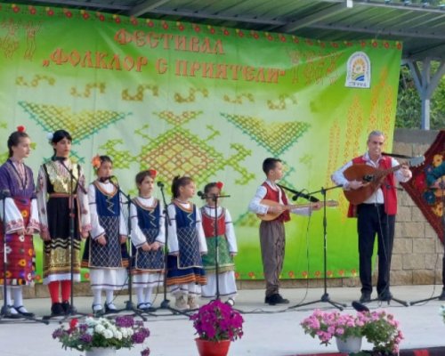 Над 700 участници се събират на фестивал в санданското село Струма