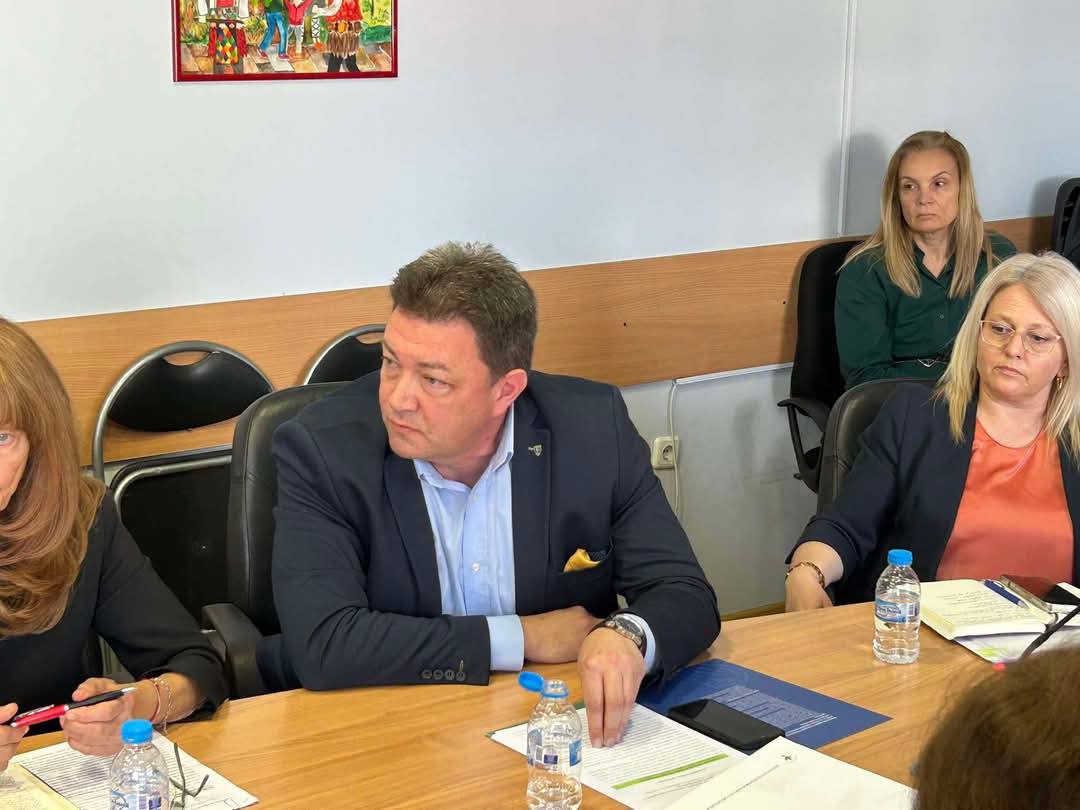 Кметът Димитър Бръчков участва в работна среща с министъра на образованието