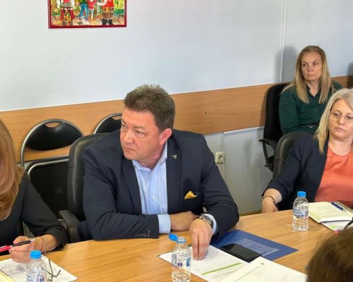 Кметът Димитър Бръчков участва в работна среща с министъра на образованието