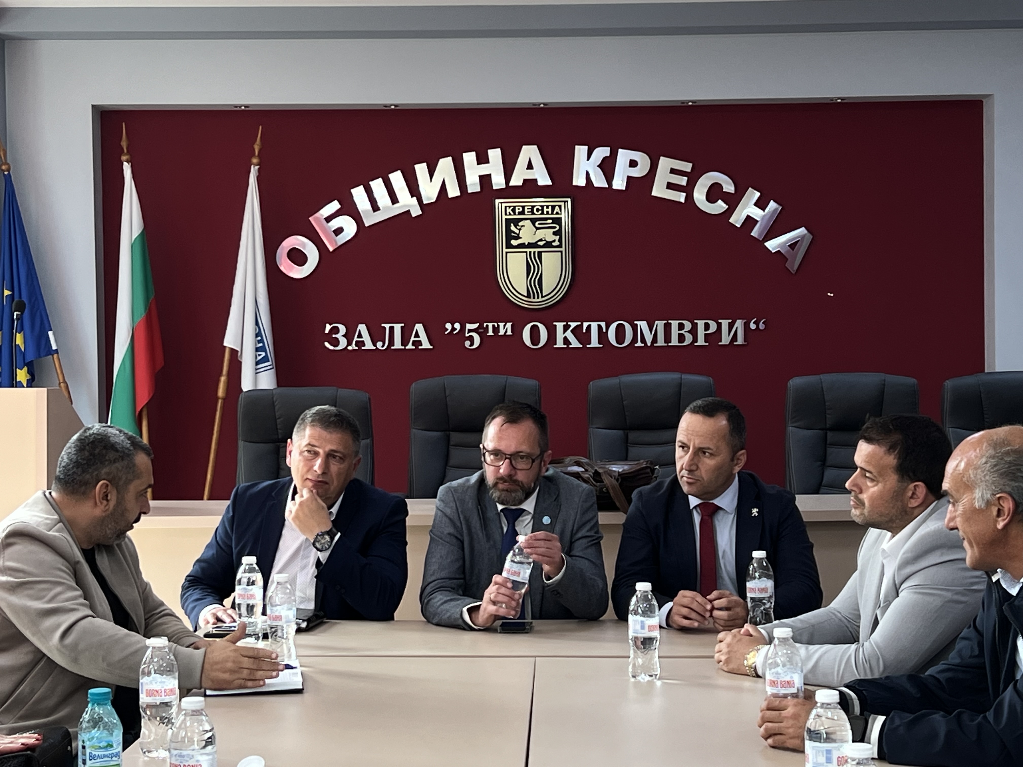 Разгледаха варианти за облекчаване на трафика и намаляване на задръстванията край Кресна