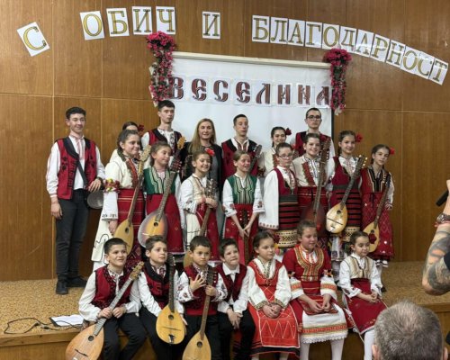 55 години вдъхновение и отдаденост: Преподавателят по тамбура г-жа Веселинка Боянова празнува юбилей