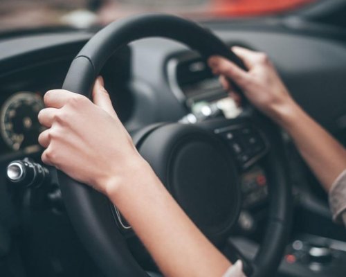 Докато шофира: Жена е нападната и намушкана от мотоциклетист в Петрич