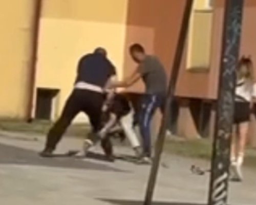 Двама мъже пребиха младеж нападнал момиче в двора на Езиковата гимназия в Благоевград
