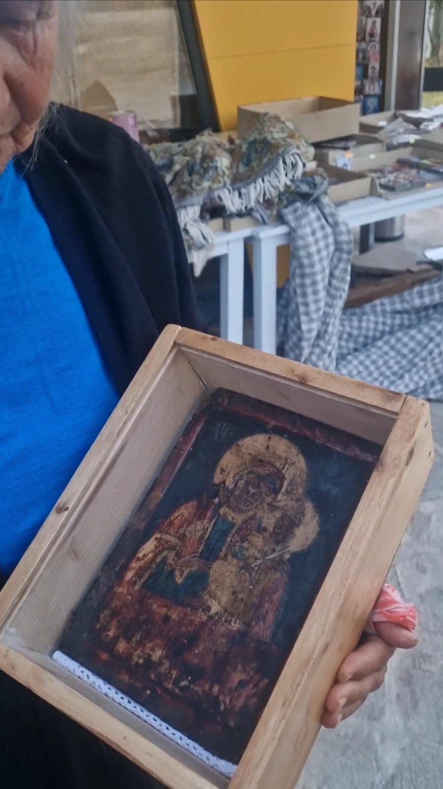 Чудотворна икона от храм датиращ от V век край Рупите помага на болни и деца да проходят и проговорят Чудотворна икона от храм датиращ от V век край Рупите помага на болни и деца да проходят и проговорят